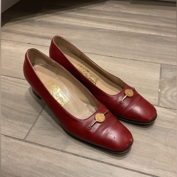 Salvatore Ferragamo Vintage Gold Bit Red Leather Pumps Heels Shoes Office Siren - Picture 2 of 11